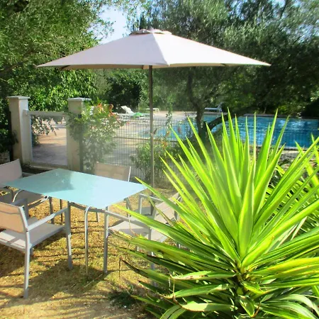 Le Mas Des Lilas Uzes Exterior photo