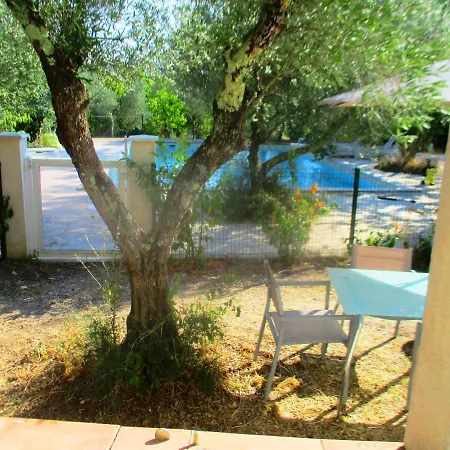 Le Mas Des Lilas Uzes Exterior photo